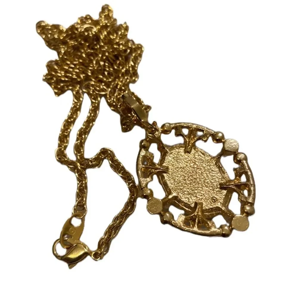 Vintage Gold Chain With Reverse Intaglio Cameo Pendant